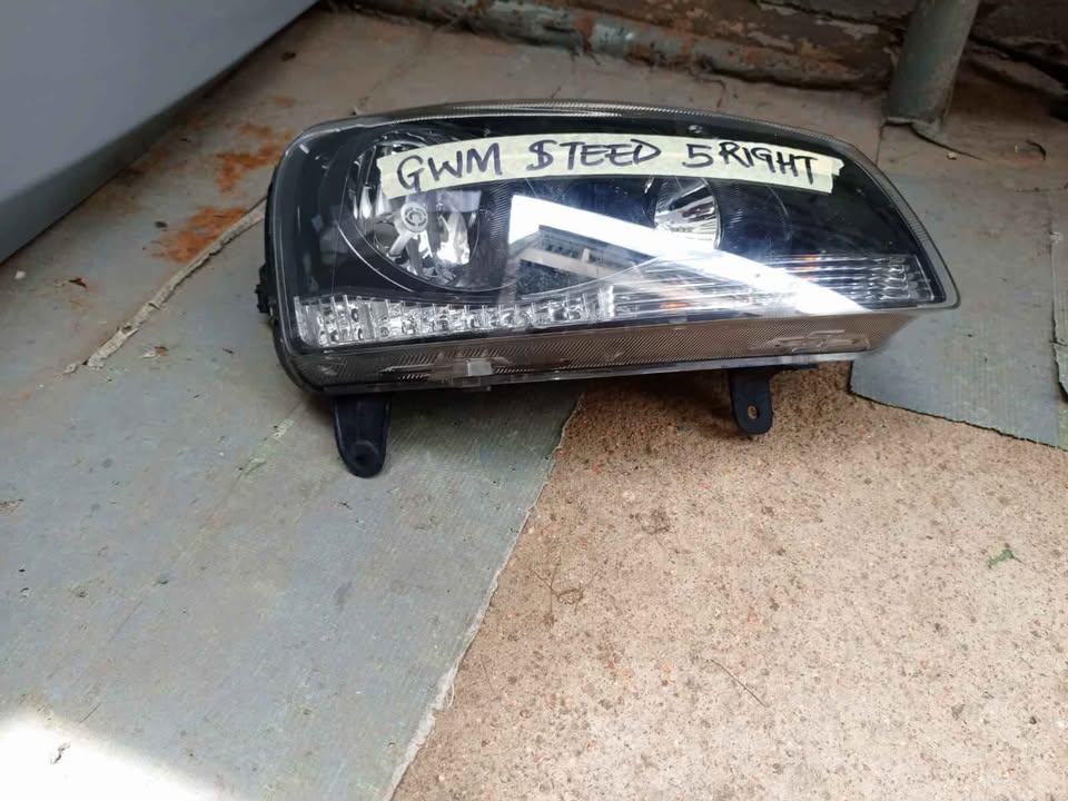 GWM STEED 5 Headlight RIGHT SIDE - Private Seller GWM STEED 5 Headlight RIGHT SIDE - Private Seller