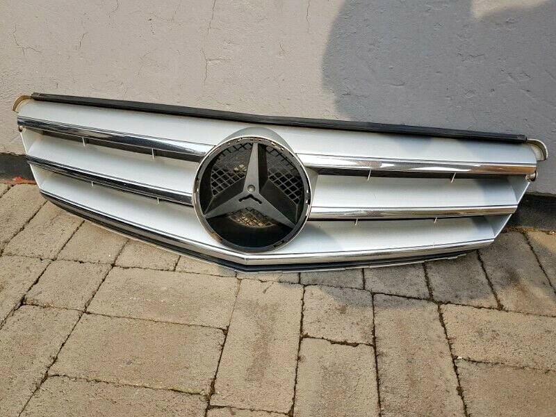 Mercedes Benz W204 grill
