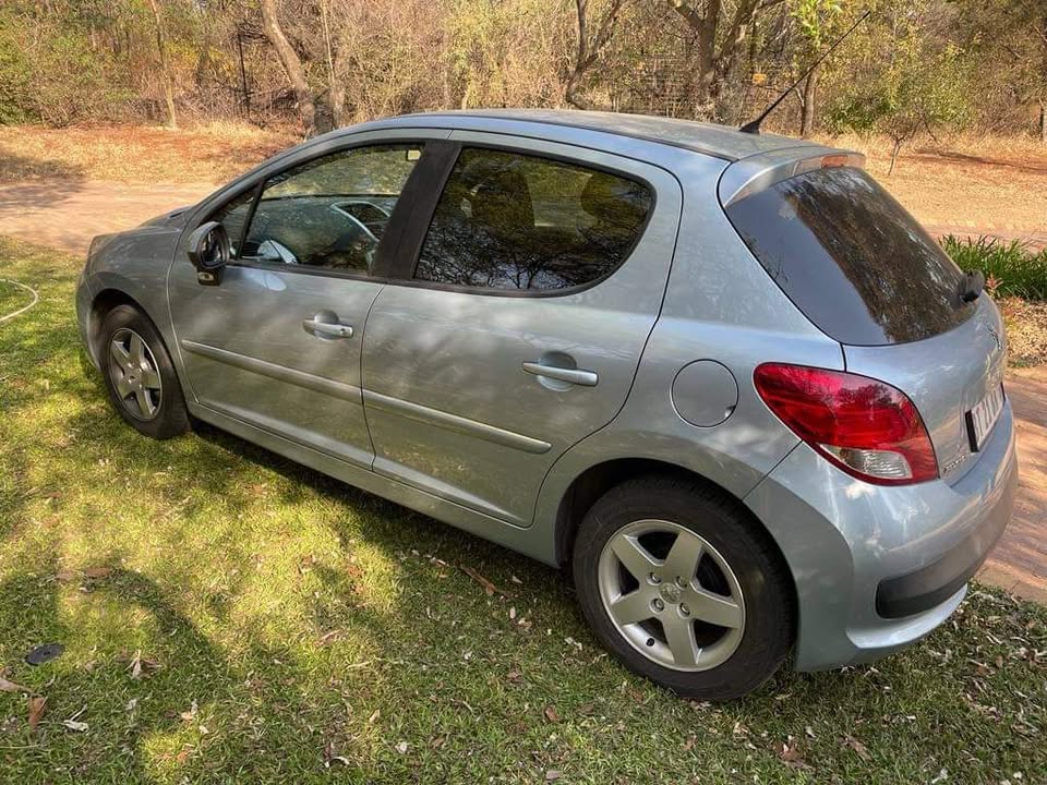 2012 Peugeot 2012 2012 Peugeot 207 very clean