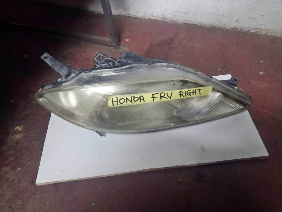 HONDA FRV HEADLIGHT RIGHT SIDE - Private Seller HONDA FRV HEADLIGHT RIGHT SIDE - Private Seller