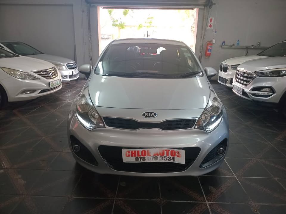 2014 Kia rio 1.4 Manual Silver Color, Sparekey Service book, Reverse Camera, reverse sensor Leath