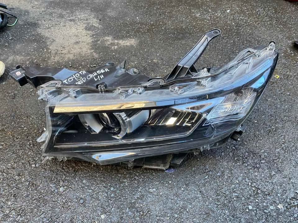 Toyota Land Cruiser Xenon Headlight Leftside. - Private Seller Toyota Land Cruiser Xenon Headlight Leftside. - Private Seller
