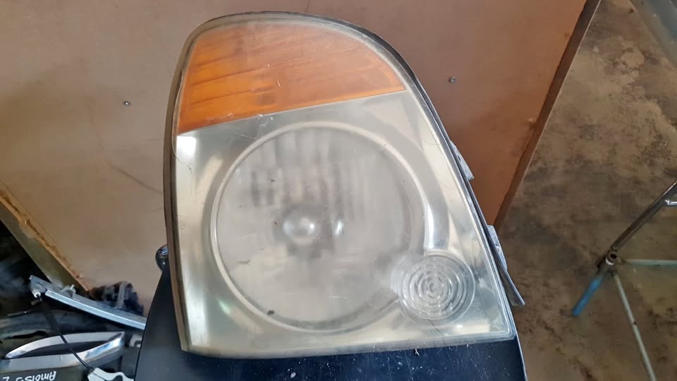 HYUNDAI H100 HEADLIGHTS - Private Seller HYUNDAI H100 HEADLIGHTS - Private Seller