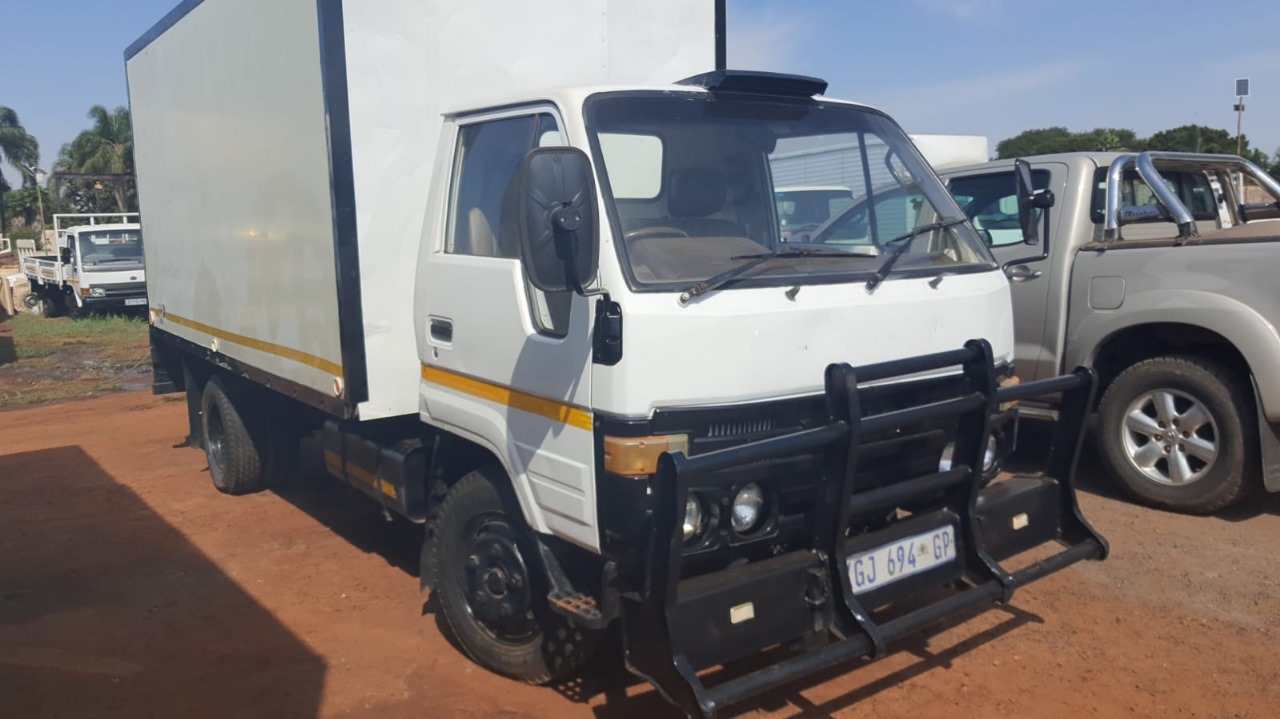 1989 TOYOTA DYNA (2.2 PETROL) BOX BODY TRUCK FOR SALE (CT62) Junk