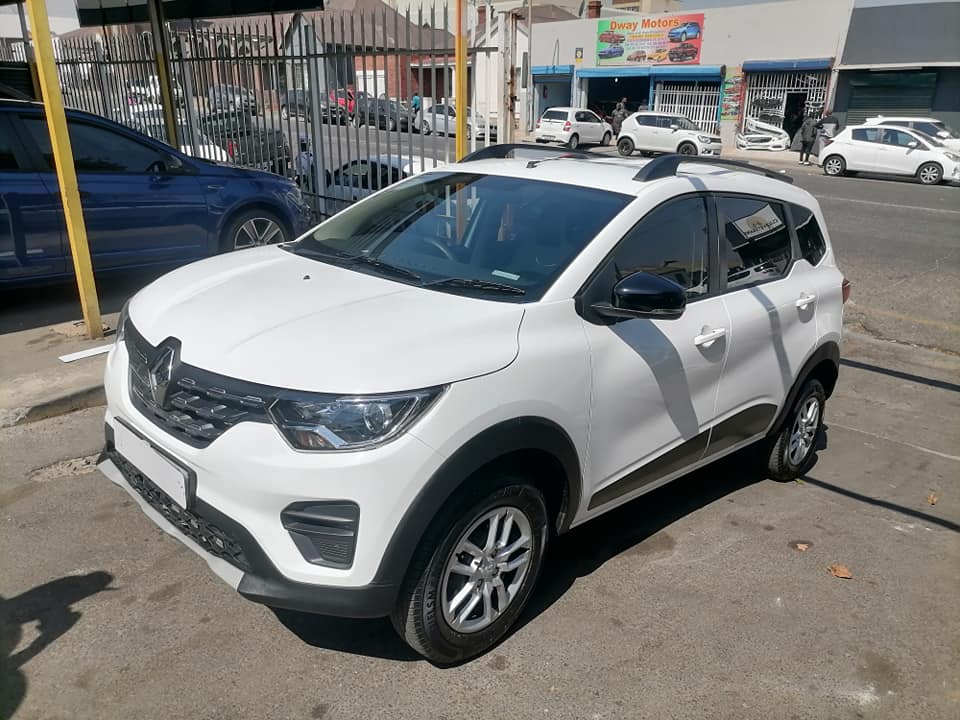 2022 Renault Triber 1.0 Dynamic Seven seater with a Service book
