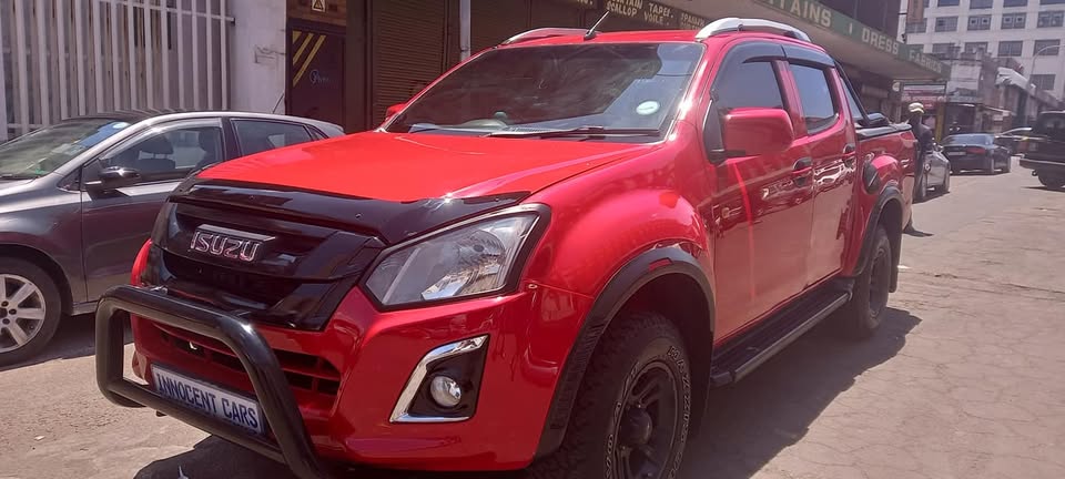 2019 ISUZU KB250 2.5 DIESEL, MANUAL , DOUBLE CAB, RED COLOUR, MILEAGE 97000KM