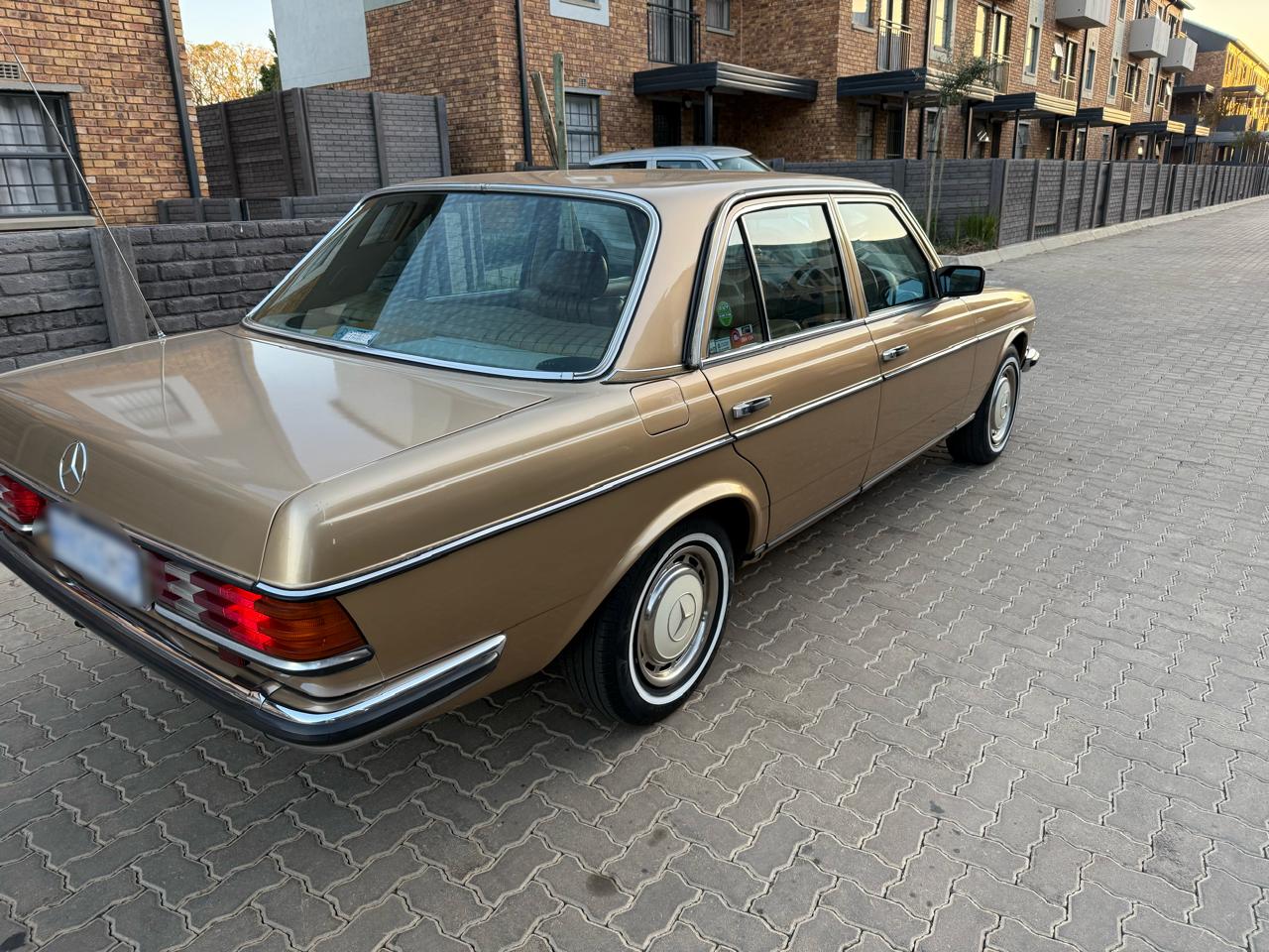 Mercedes Benz w123 200
