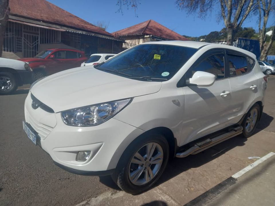 2013 HYUNDAI IX35 2.0 PETROL, MANUAL, WHITE, 105000KMS REVERSE CAMERA