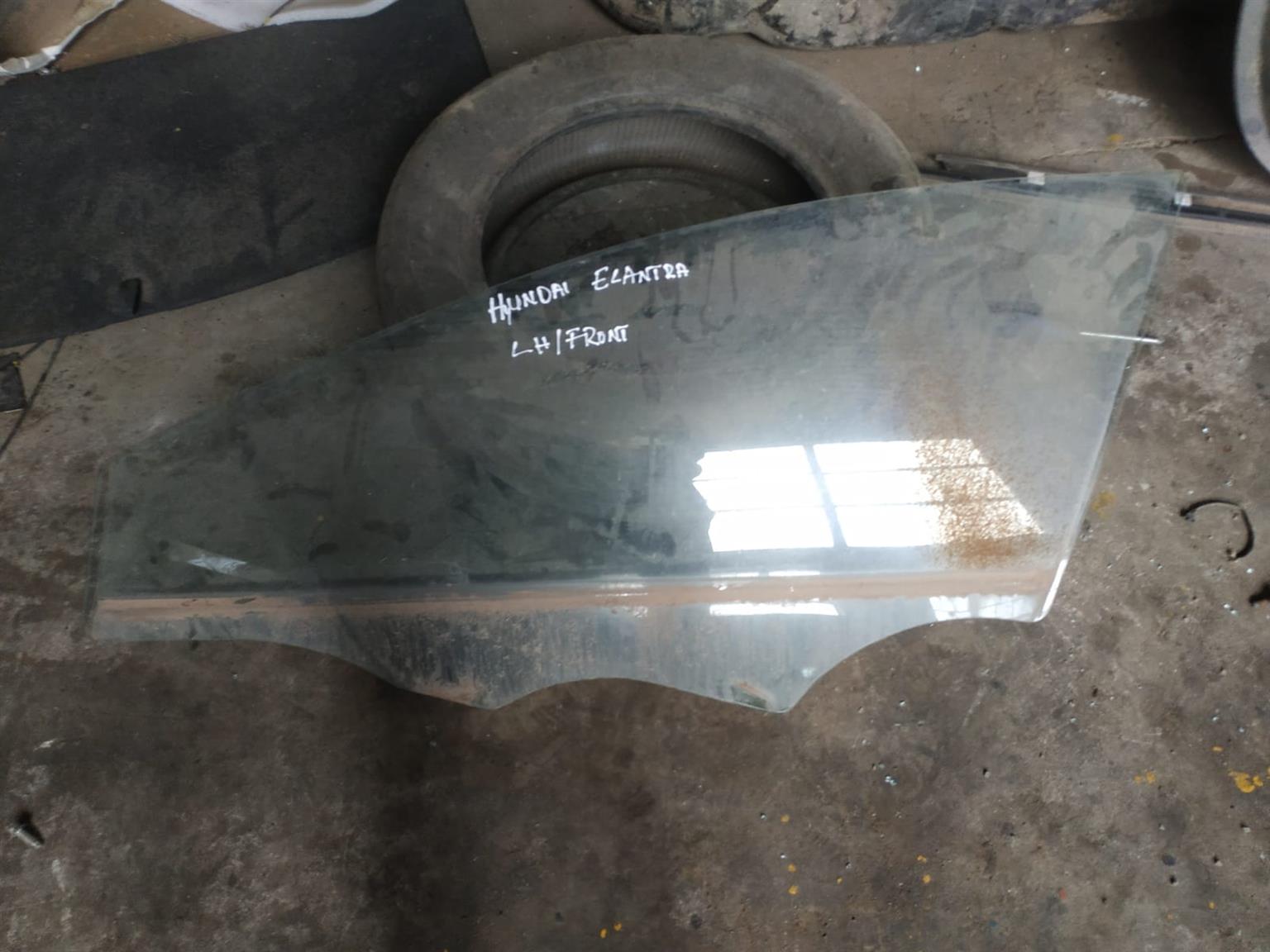 2016 Onwards Hyundai Elantra left front window glass for sale - Private Seller