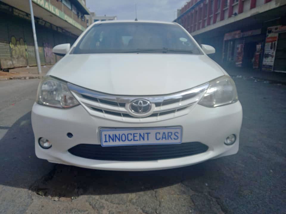 2014 TOYOTA ETIOS SEDAN 1.5 SPRINTER PETROL, MANUAL, WHITE COLOUR, MILEAGE