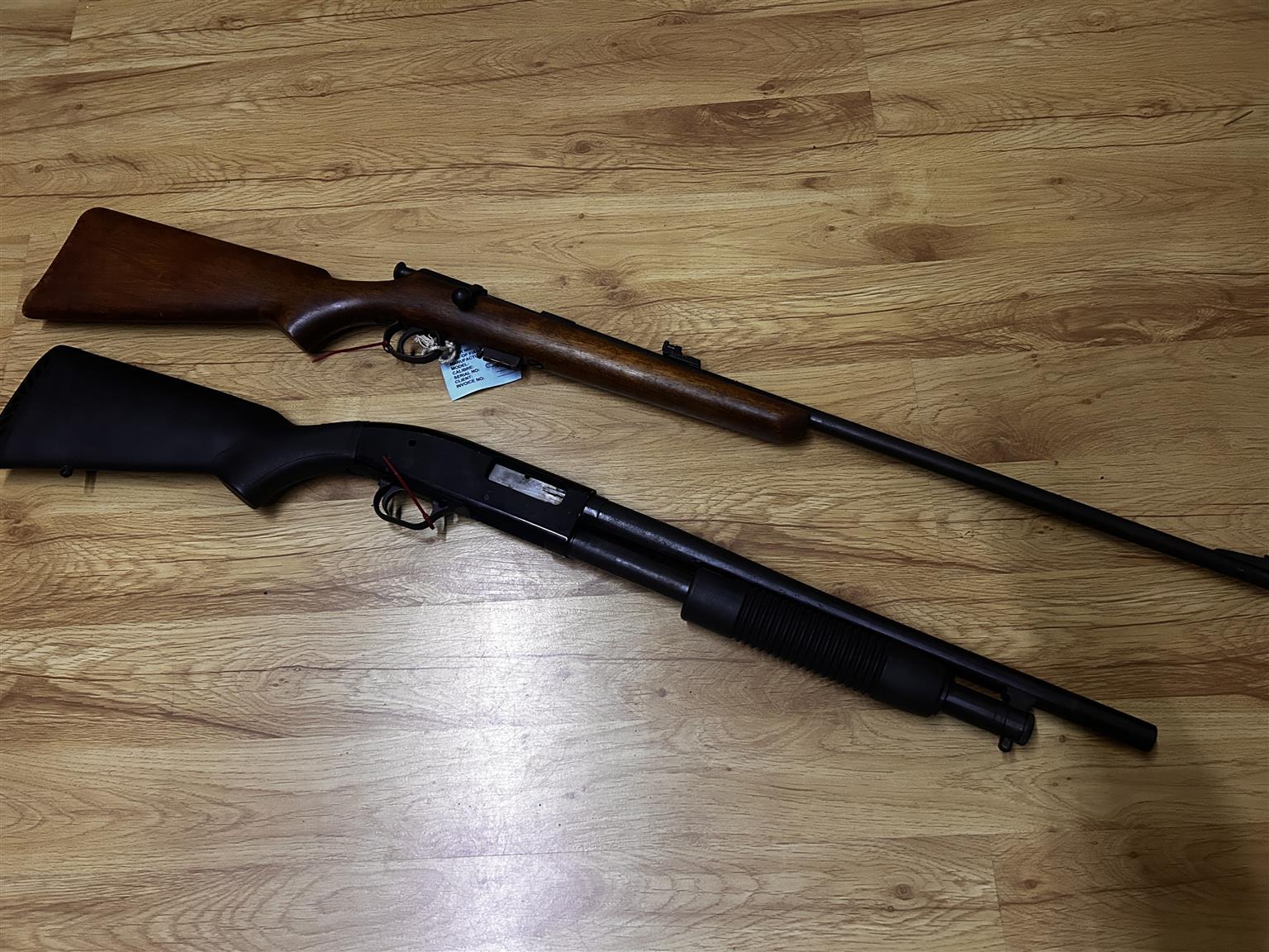 2 x Deactivated Rifle and Shotgun 2 x Deactivated Rifle and Shotgun