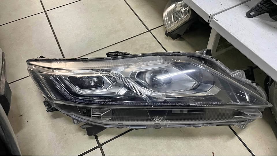 Mitsubishi Eclipse Cross LED headlight - Private Seller Mitsubishi Eclipse Cross LED headlight - Private Seller