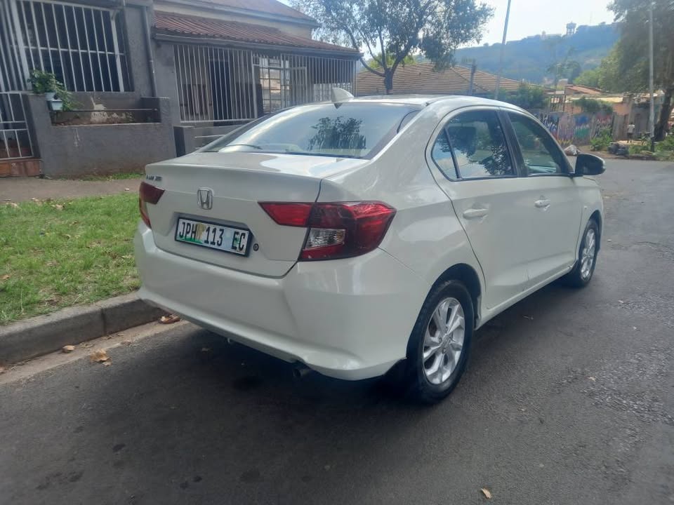 2020 Honda Amaze 1.2 Petrol, Manual, White,. Leather seat Service book