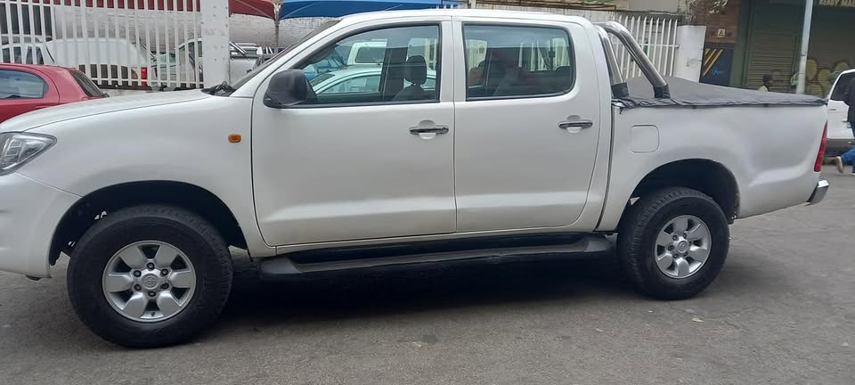 2008 TOYOTA HILUX 2.5D 4×4 MANUAL TRANSMISSION WHITE COLOUR DOUBLE CAB