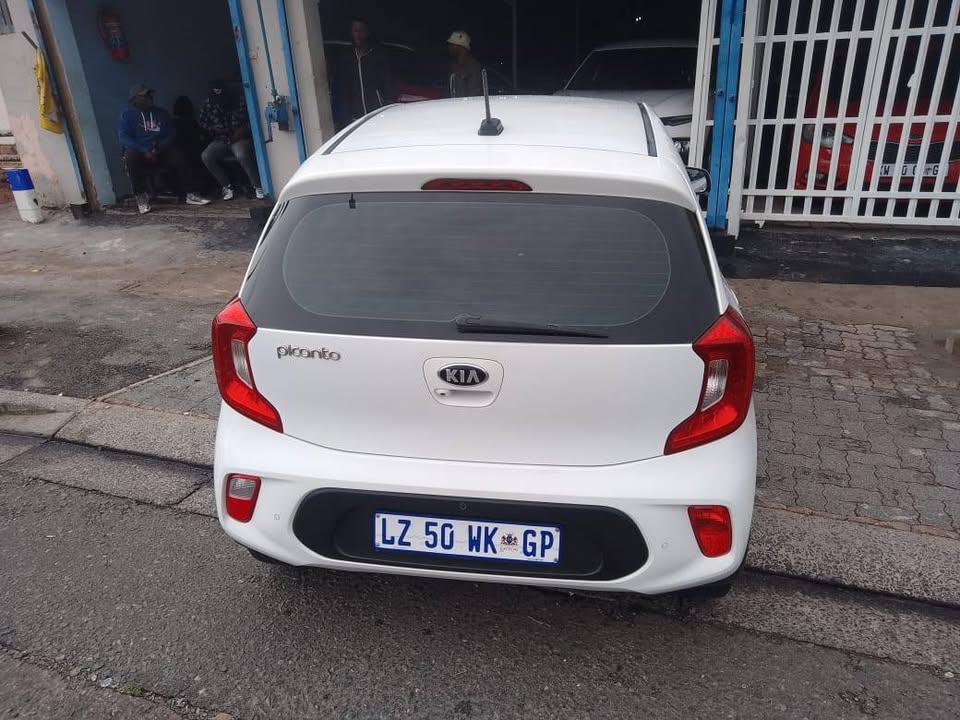 2018 Kia Picanto 1.2 Smart Hatchback with a leather seat