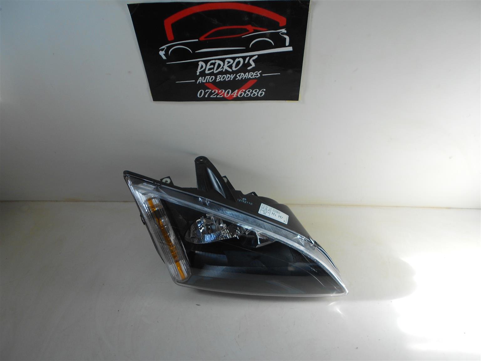 Ford Focus Right Headlight