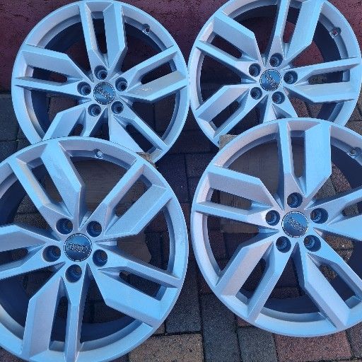AUDI 18INCH Q5 OEM MAGS - Private Seller AUDI 18INCH Q5 OEM MAGS - Private Seller