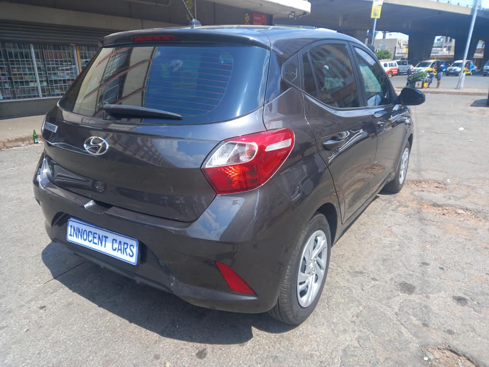 2023 HYUNDAI i10 GRAND 1.0 PETROL, MANUAL TRANSMISSION, GREY COLOUR, MILEAGE 8000KM