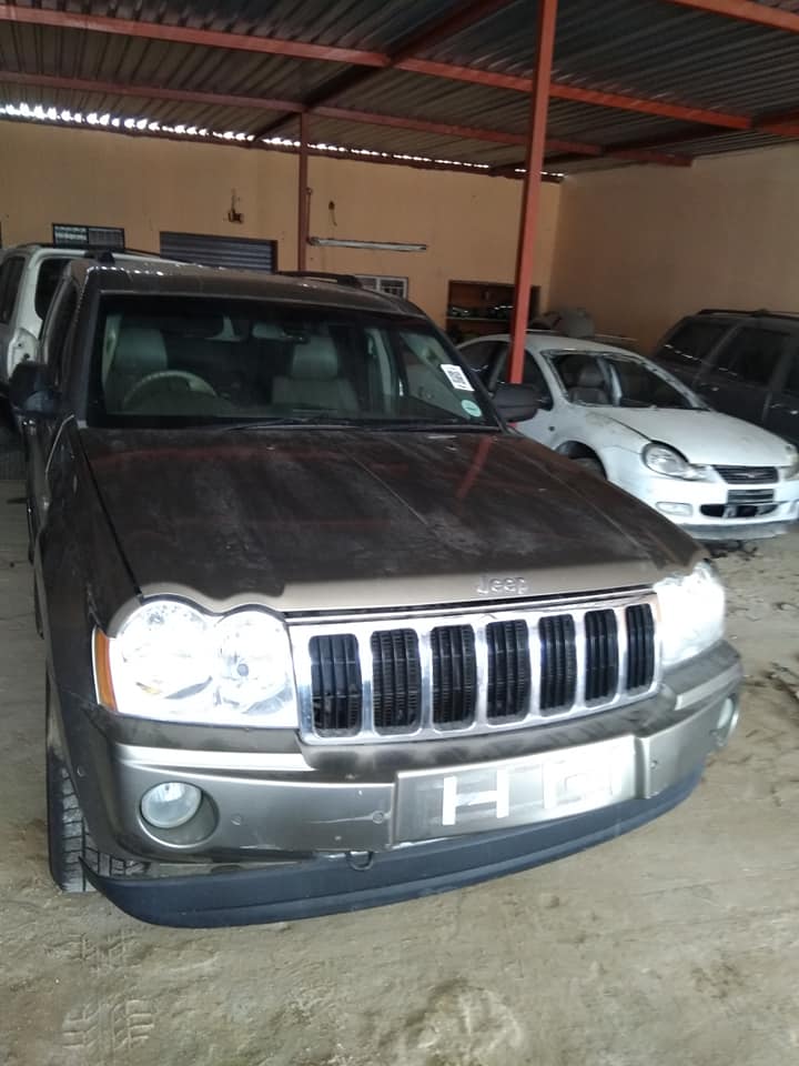 Stripping 2009 Jeep Grand Cherokee 5.7L V8 For Spares - Private Seller