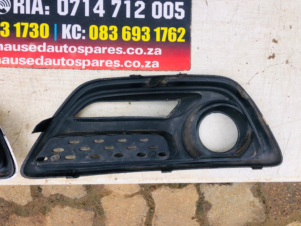 Renault Captur left and right side foglight cover (2013-2015) - Private Seller