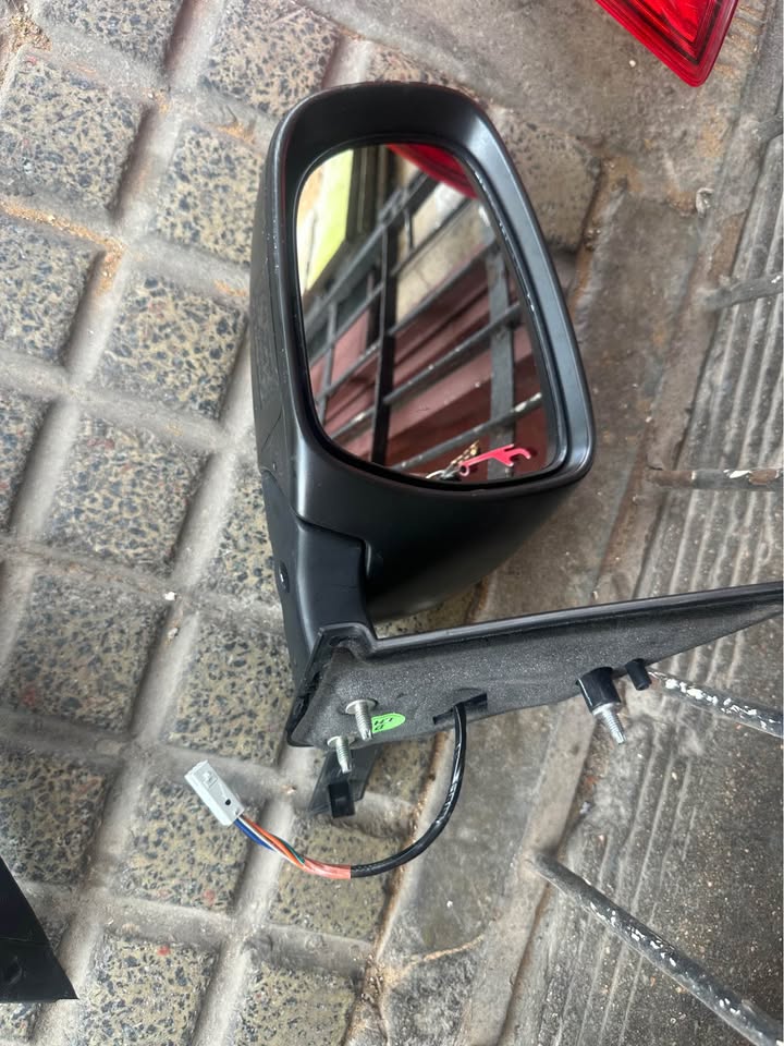 Suzuki swift left side mirror - Private Seller Suzuki swift left side mirror - Private Seller