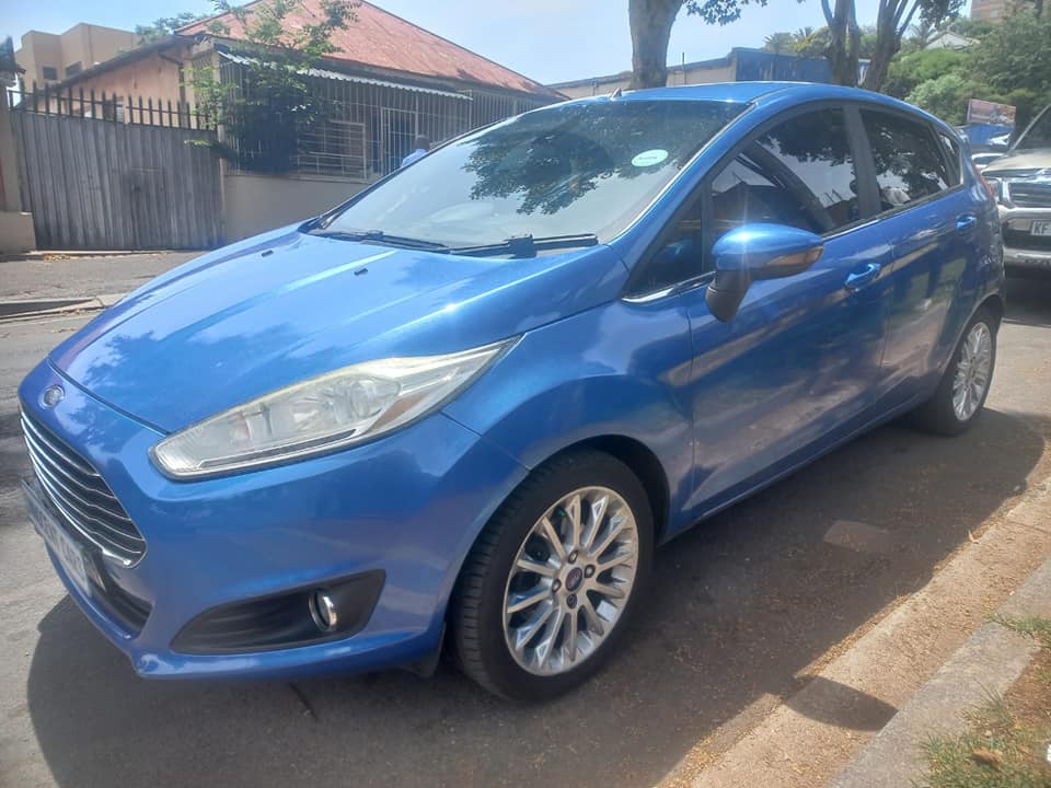 2015 FORD FIESTA ECOBOOST TITANIUM 1.0 PETROL, MANUAL, BLUE COLOR, MILEAGE 87000KMS.