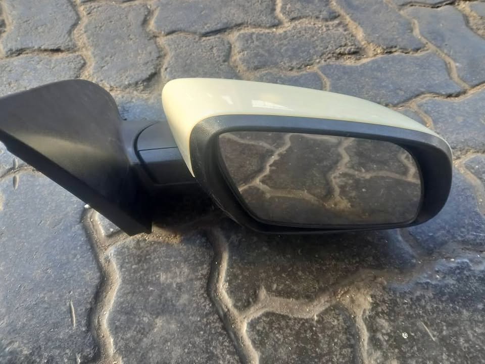 Hyundai Venue Right Hand Side Mirror - Private Seller Hyundai Venue Right Hand Side Mirror - Private Seller