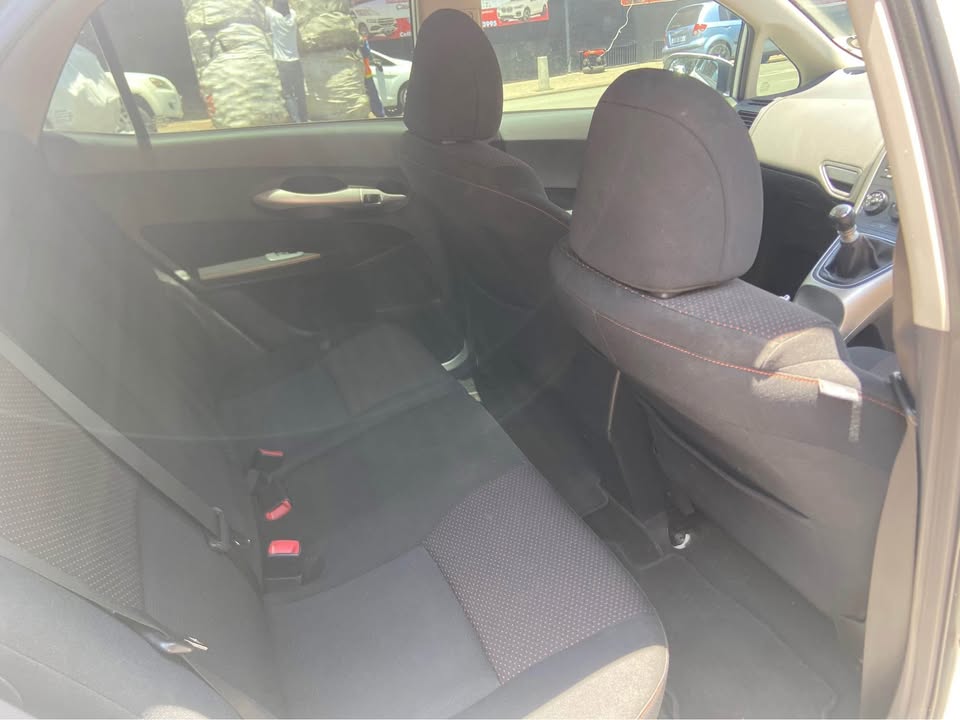 2013 Toyota Auris 1.5 140000km manual