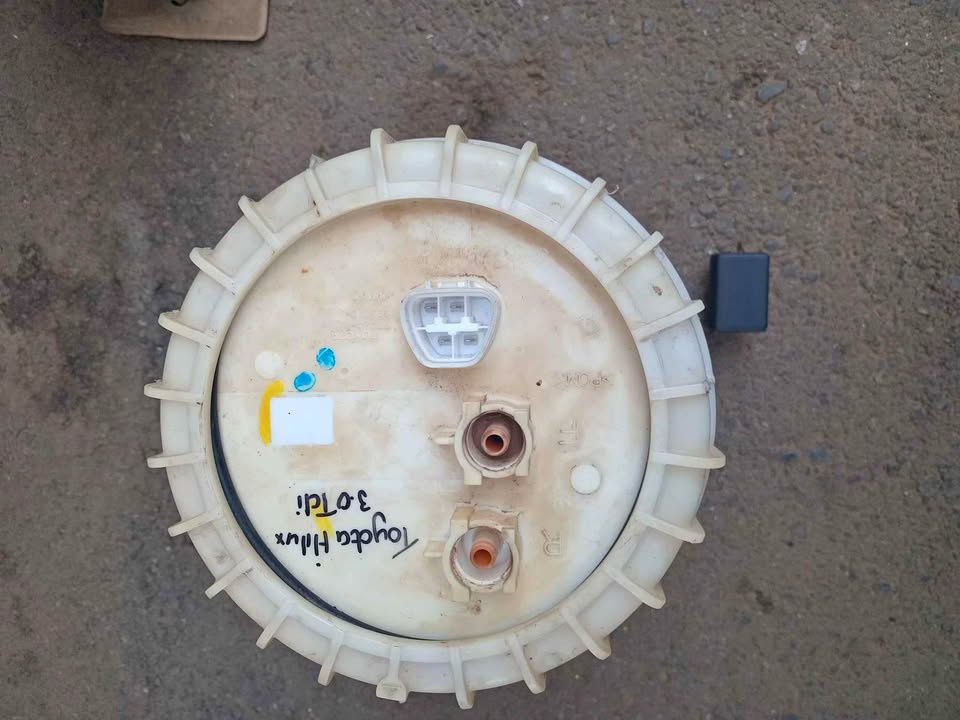 Toyota hilux d4d 3.0 TDI pump on the tank for sale - Private Seller