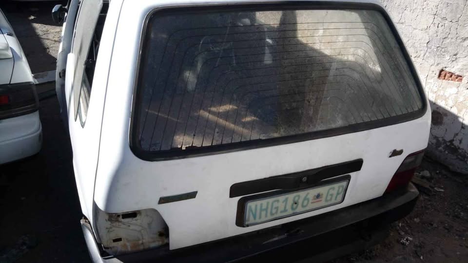 Fiat Uno tail gate glass - Private Seller Fiat Uno tail gate glass - Private Seller