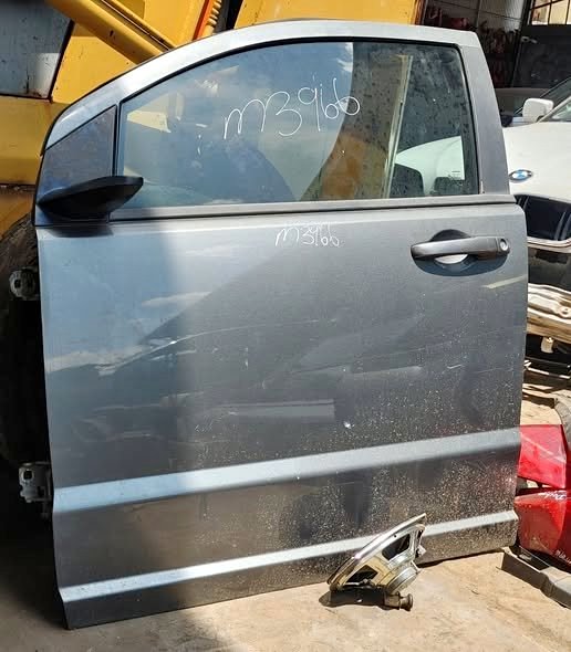 DODGE CALIBER LEFT FRONT DOOR FOR SALE. - Private Seller DODGE CALIBER LEFT FRONT DOOR FOR SALE. - Private Seller