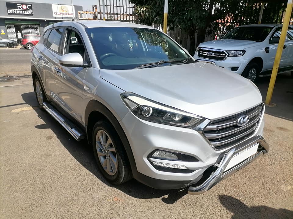 2017 Hyundai Tucson 2.0 with a leather seat and Service history