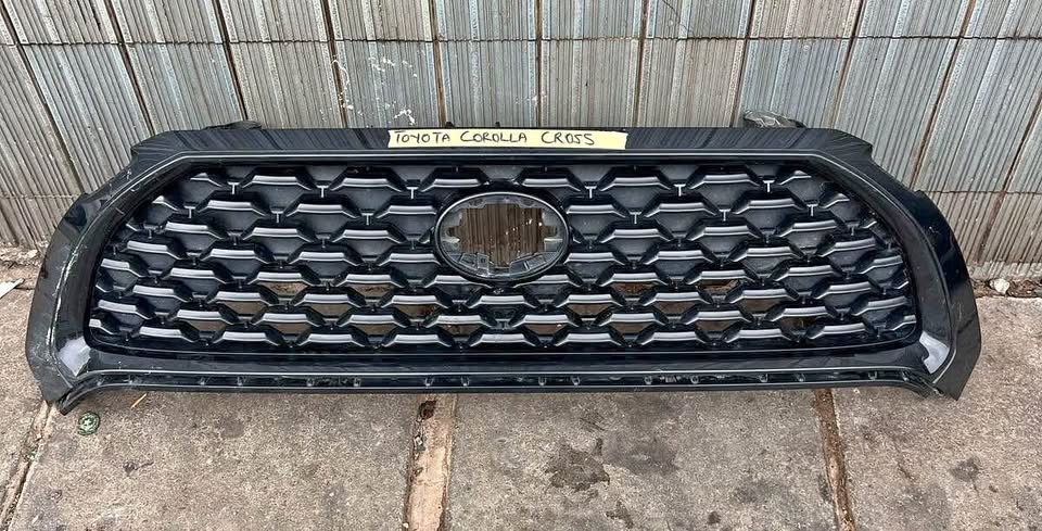 Toyota Corolla Cross Grill - Private Seller Toyota Corolla Cross Grill - Private Seller