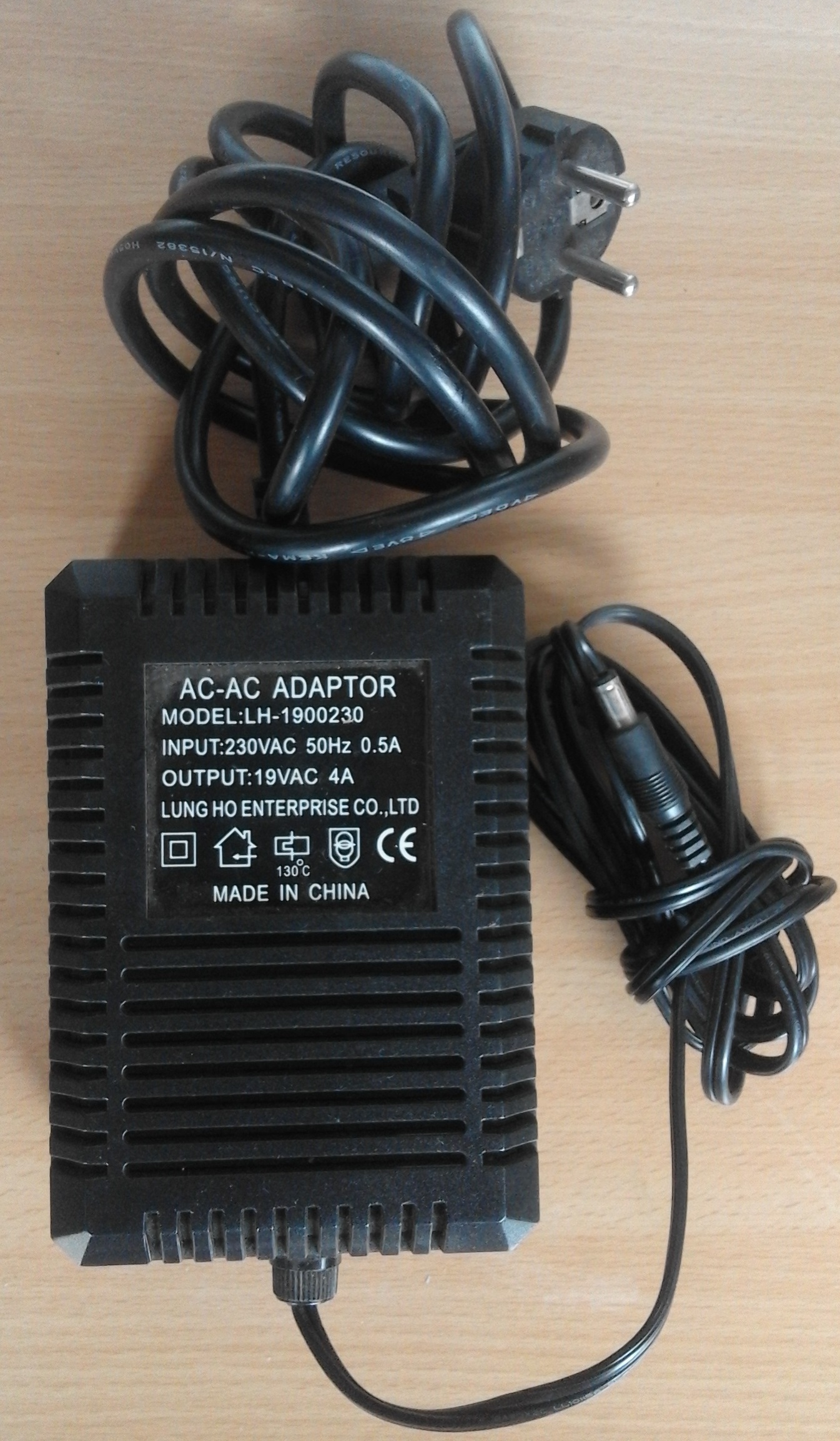 Ac to AC Adaptor 4amp 21Volts nominal power.