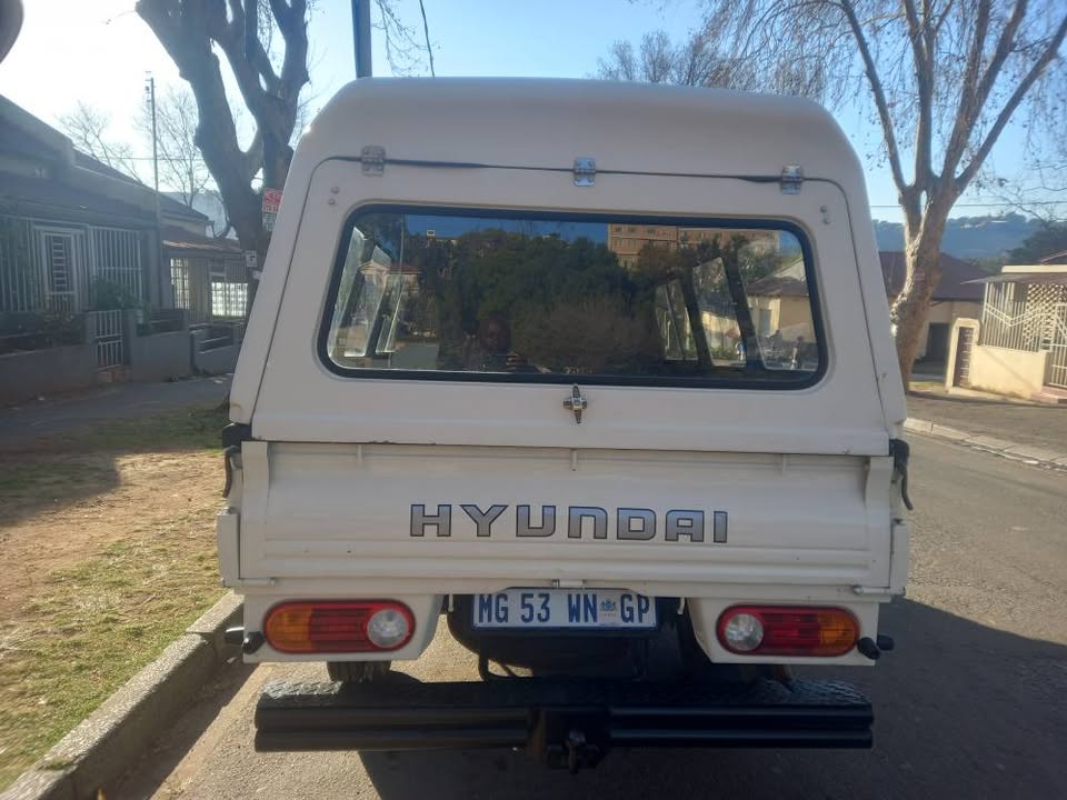 2015 Hyundai H100 2.6 Diesel, Manual, White, Canopy, 150000kms