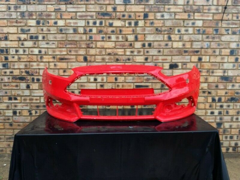 Ford Focus ST Front Bumper - Private Seller Ford Focus ST Front Bumper - Private Seller