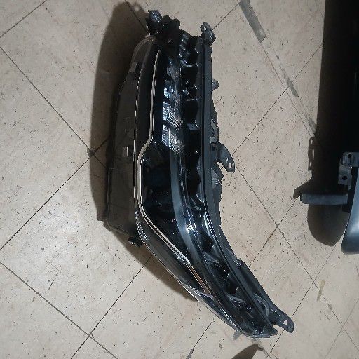 Toyota fortuner gd6 headlight - Private Seller Toyota fortuner gd6 headlight - Private Seller