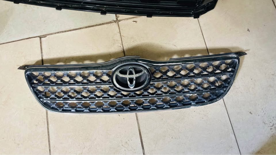 Toyota Corolla Ee120 Main Grill Chrome - Private Seller Toyota Corolla Ee120 Main Grill Chrome - Private Seller