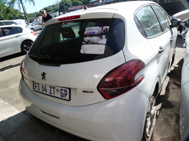 Peugeot 208 1.2 VTI Access Manual - 2016 STRIPPING FOR SPARES - Private Seller