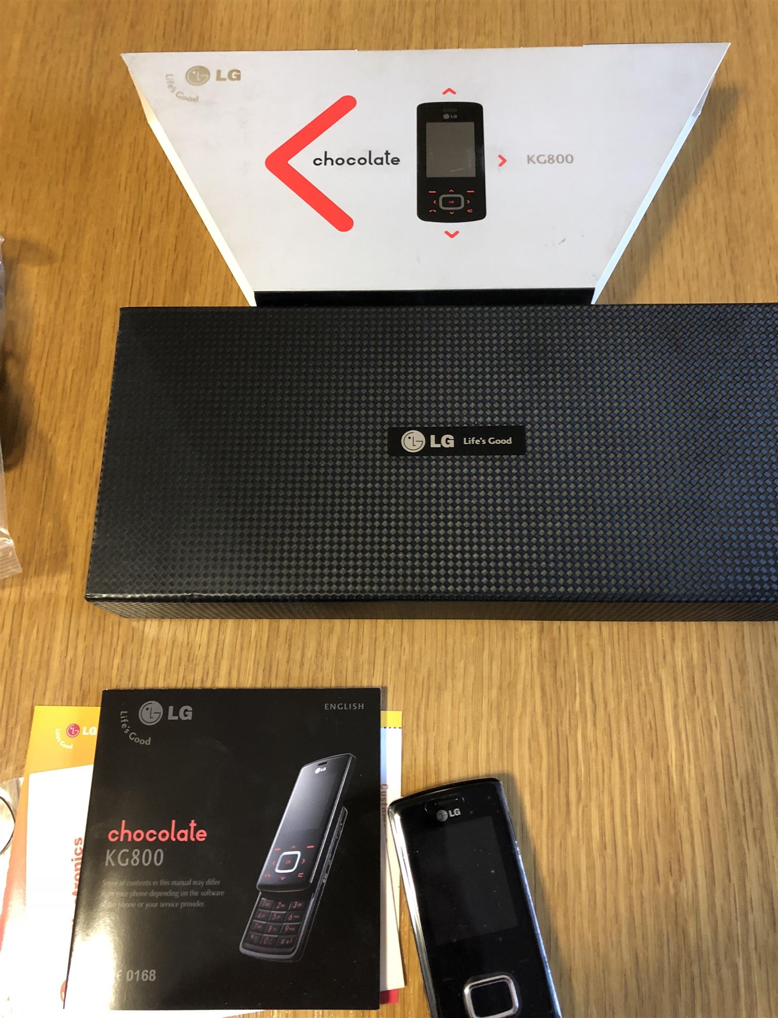 LG cellphone KG800 chocolate model