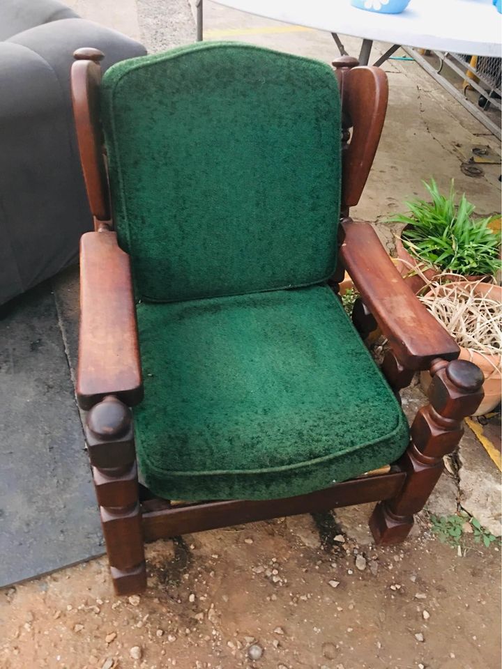 Auntique chair
