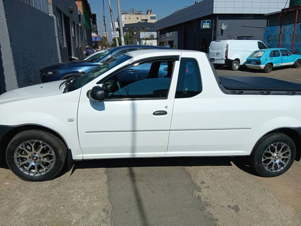 Nissan Np200 2020