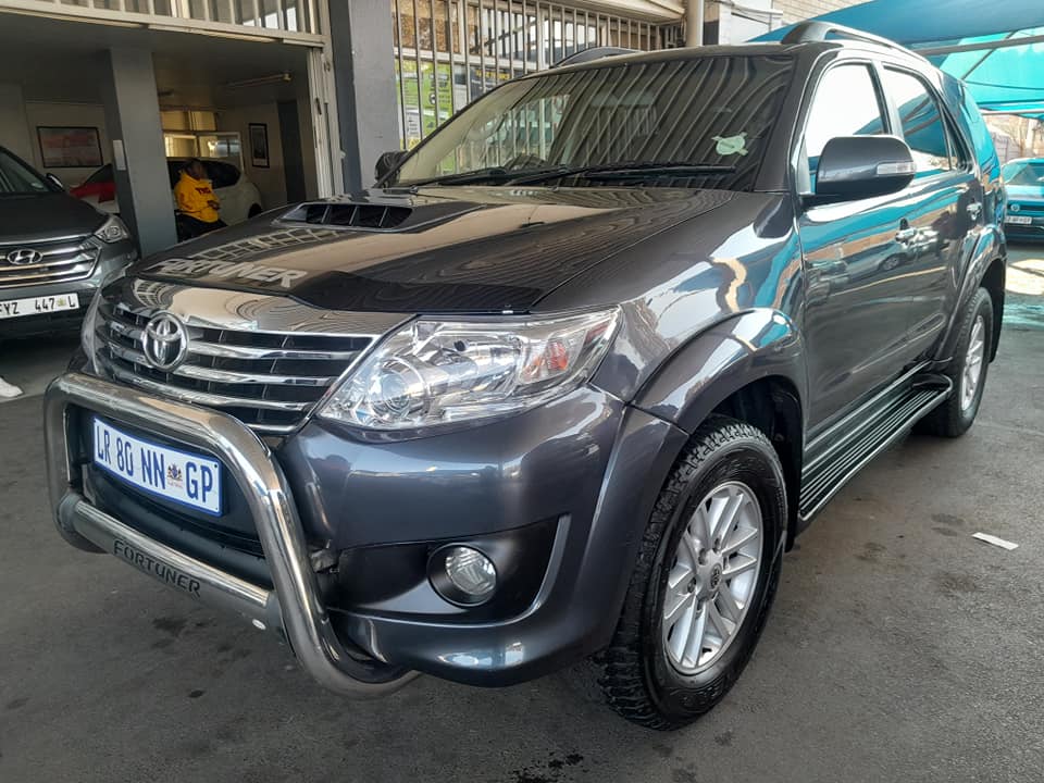 2015 TOYOTA FORTUNER 2.5 4X2 AUTOMATIC