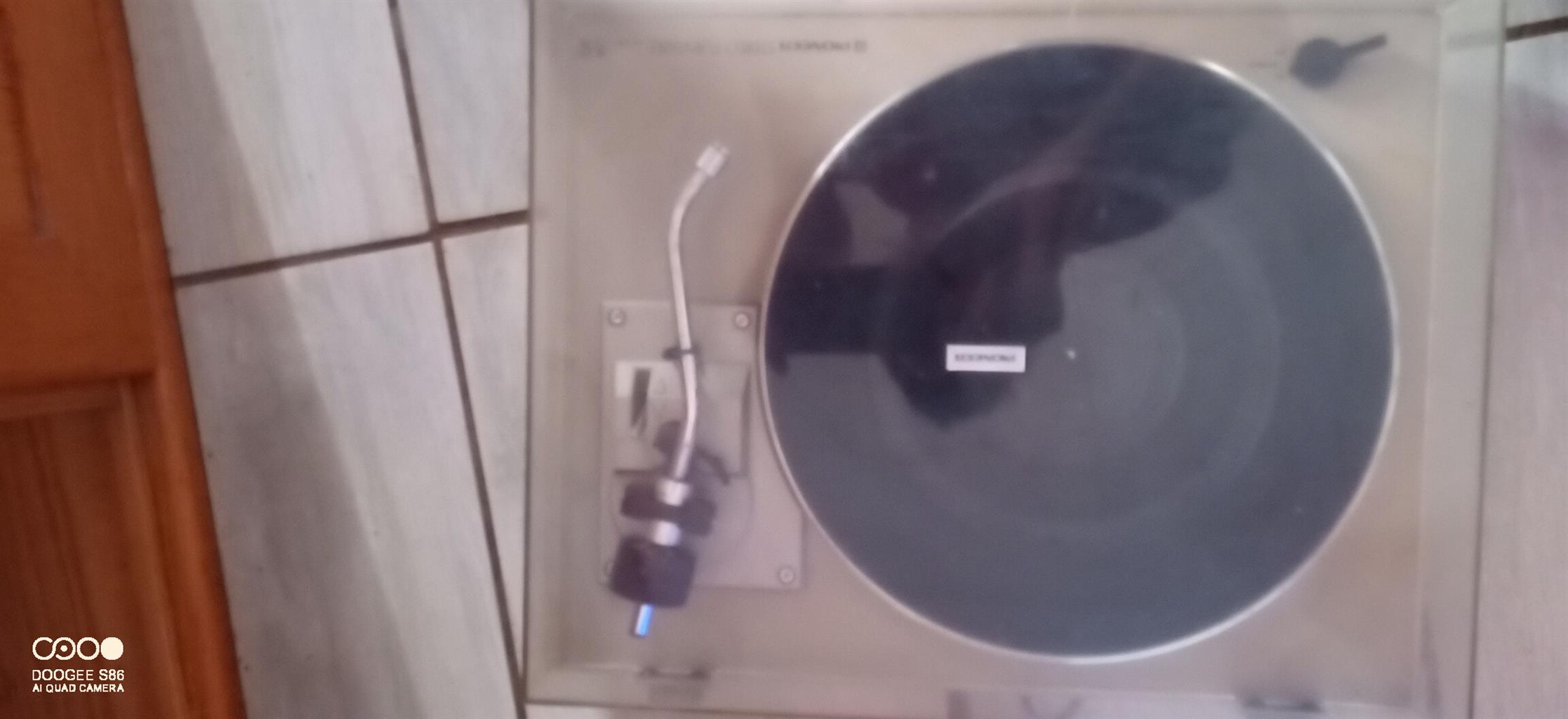 Pioneer turntable (vinyl record player) Urgent sale Pioneer turntable (vinyl record player) Urgent sale