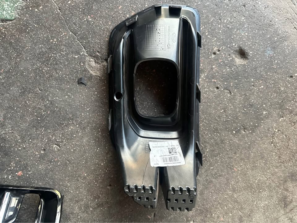 Ford Ranger t9 right side fog light cover - Private Seller