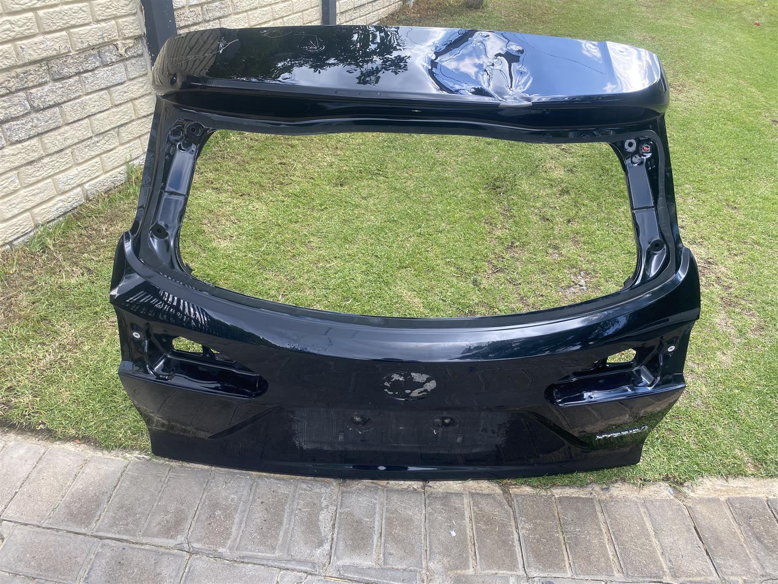 2024 TOYOTA COROLLA CROSS TAILGATE SHELL FOR SALE. IN EXCELLENT CONDITION - Private Seller