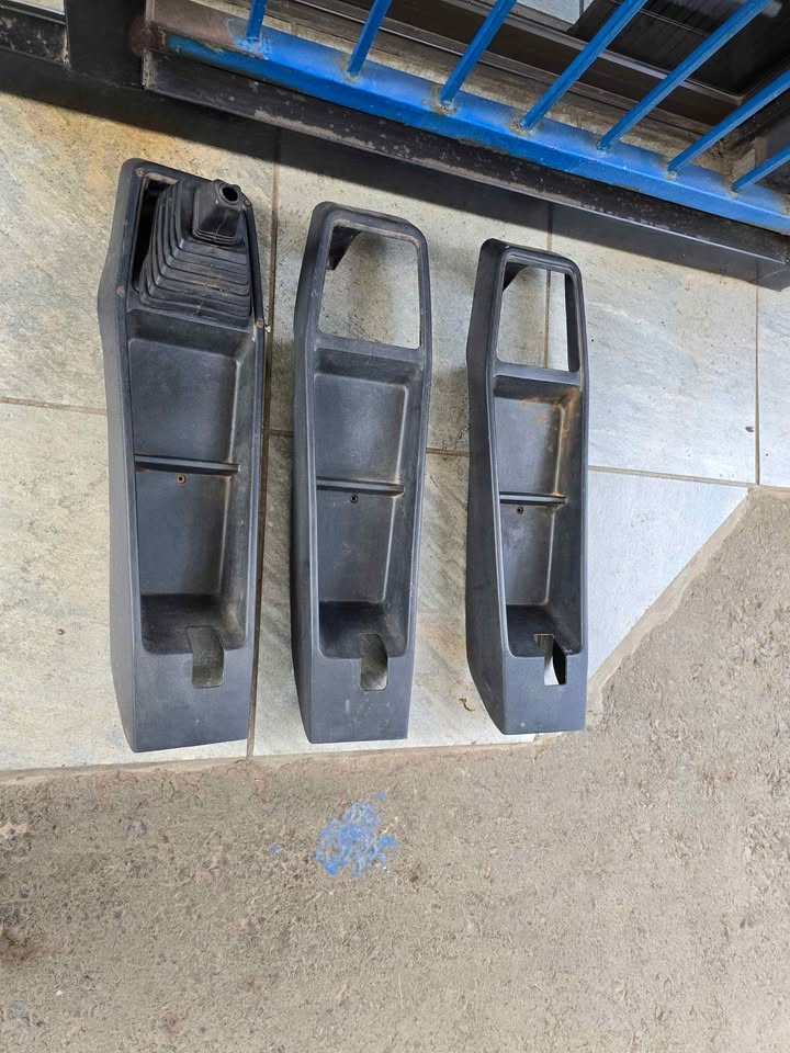 Vw Golf mk1 old spec centre console Available Call or whatsapp