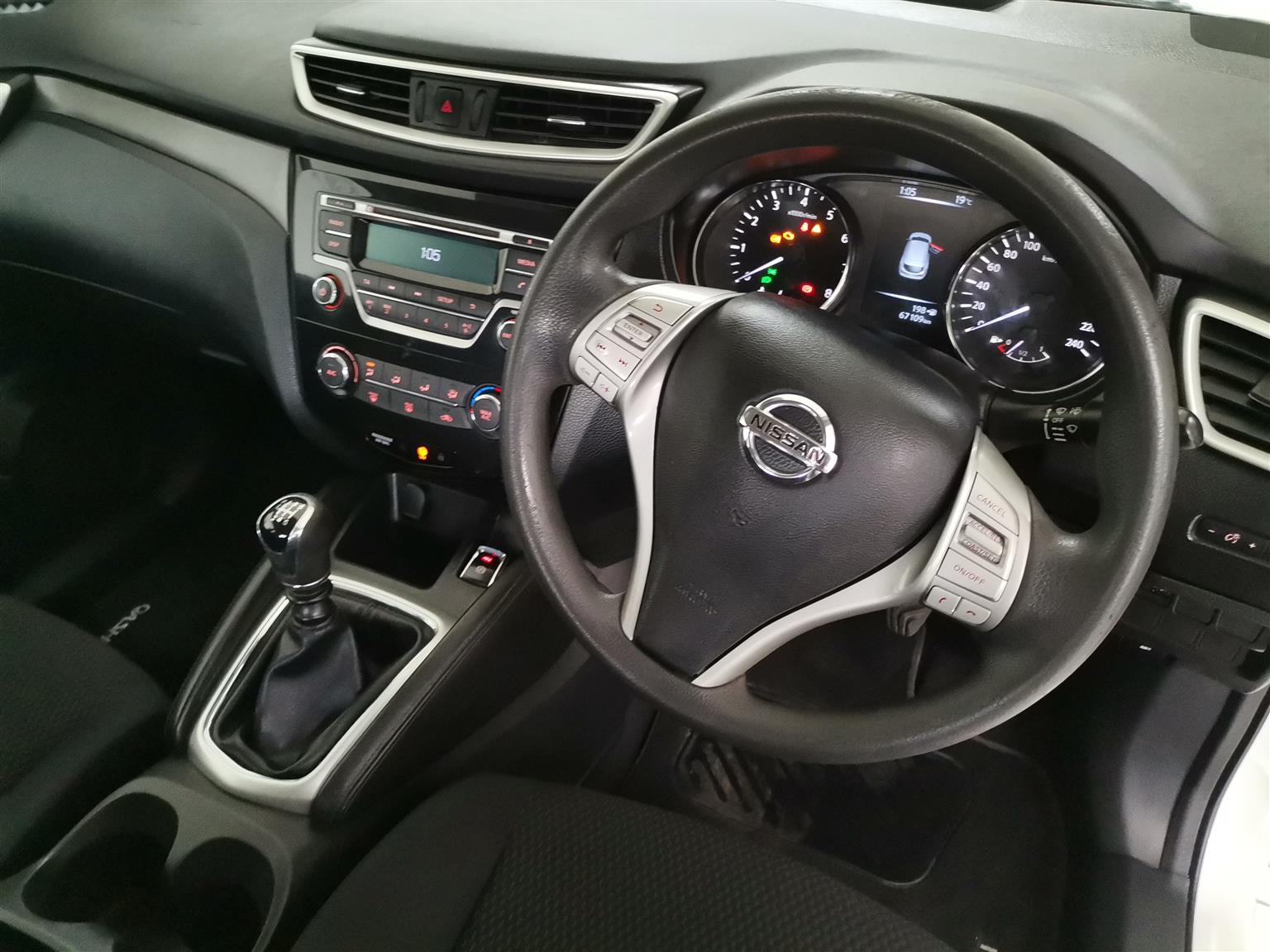 2016 Nissan Qashqai 1.2Vista manual White  Mechanically perfect 