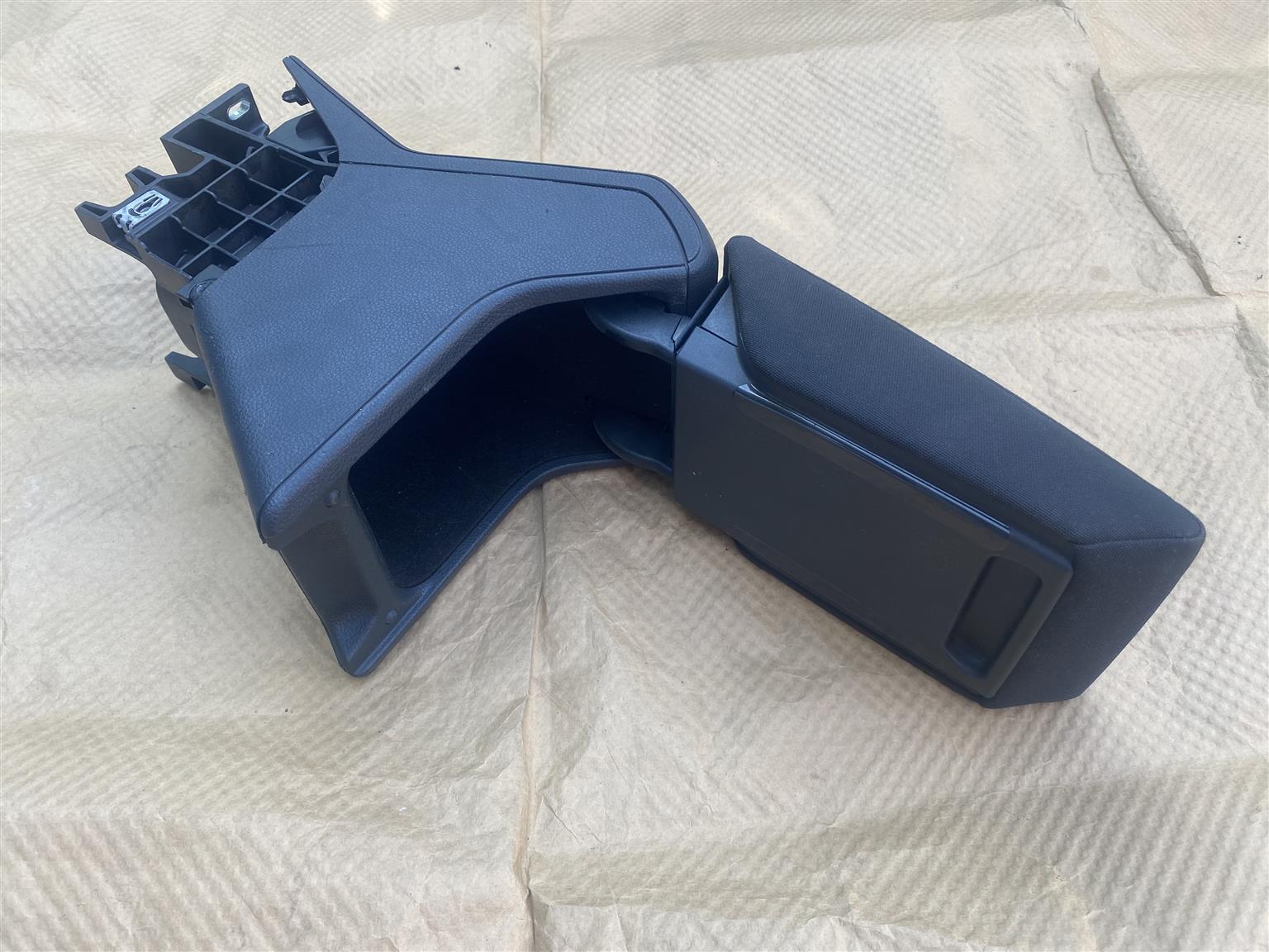 2021 VW POLO 8 CENTER ARM REST FOR SALE. IN PRISTINE CONDITION