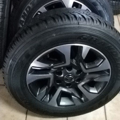Toyota fortuner wheels